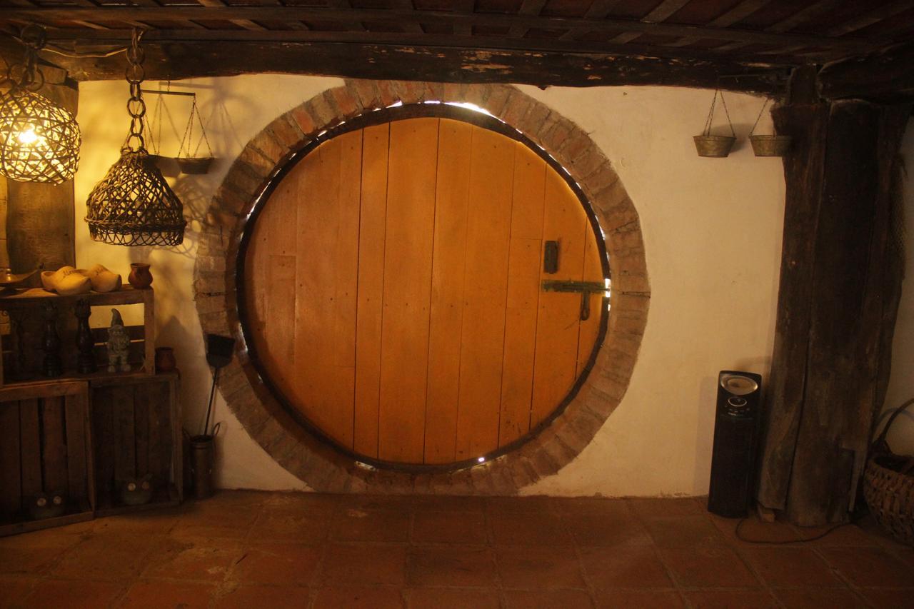 Hotel The Hobbit La Comarca Nueva San Salvador Exterior foto